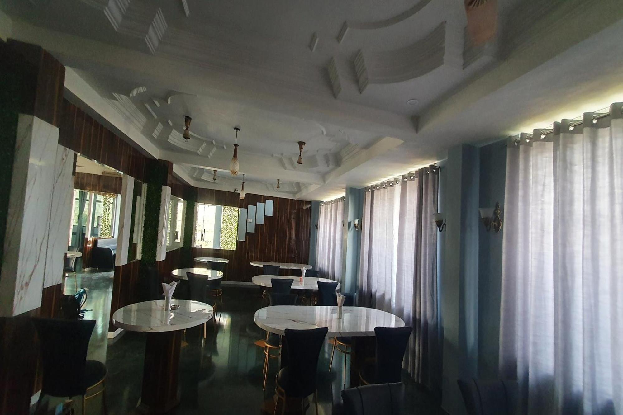 OYO 86154 Hotel Rajshree Akolia Buitenkant foto
