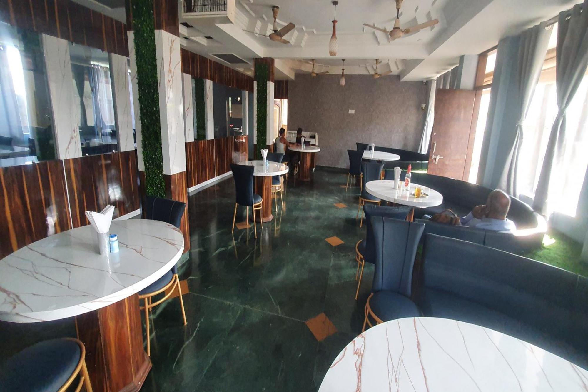 OYO 86154 Hotel Rajshree Akolia Buitenkant foto
